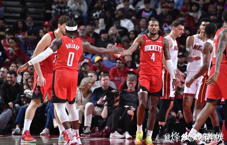 热火险胜火箭6人被逐,森林狼强势击败马刺 热火险胜火箭6人被逐,森林狼强势击败马刺